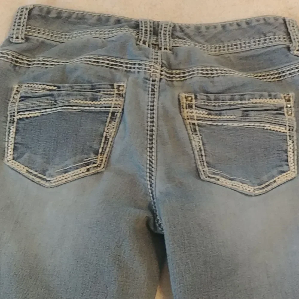 Maurices Stretchy Capri Blue Jeans 5/6 - Picture 4 of 9